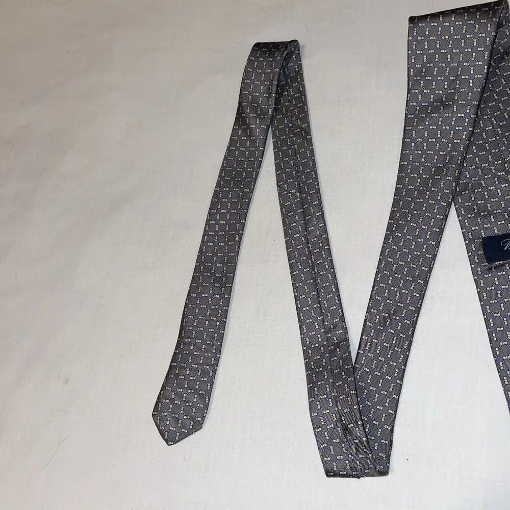 Brooks Brothers Makers Men’s Dress Tie Size 57” Gray Chain Motif Silk Business